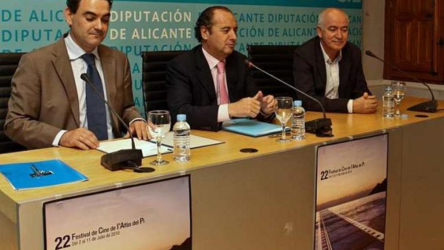 Firma del convenio de colaboración con la Diputación.