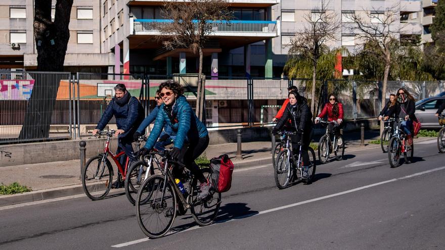 Una ruta en bici para cuestionar si la ciudad de Córdoba es de verdad habitable