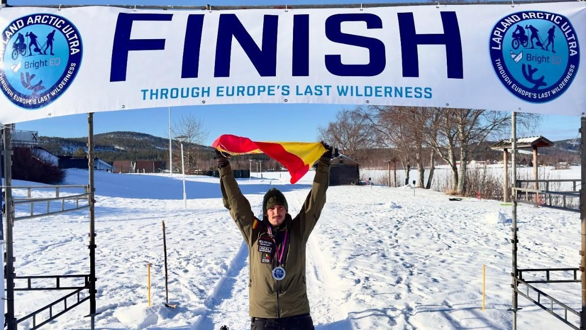 Juancar Gimeno en meta de los 500km Bright Equipment Lapland Arctic Ultra 2025