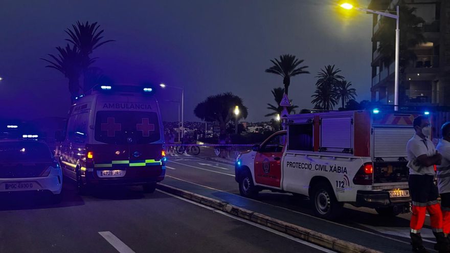 Providencial retén de bomberos en Xàbia: han llegado enseguida y han evitado una catástrofe de coches calcinados