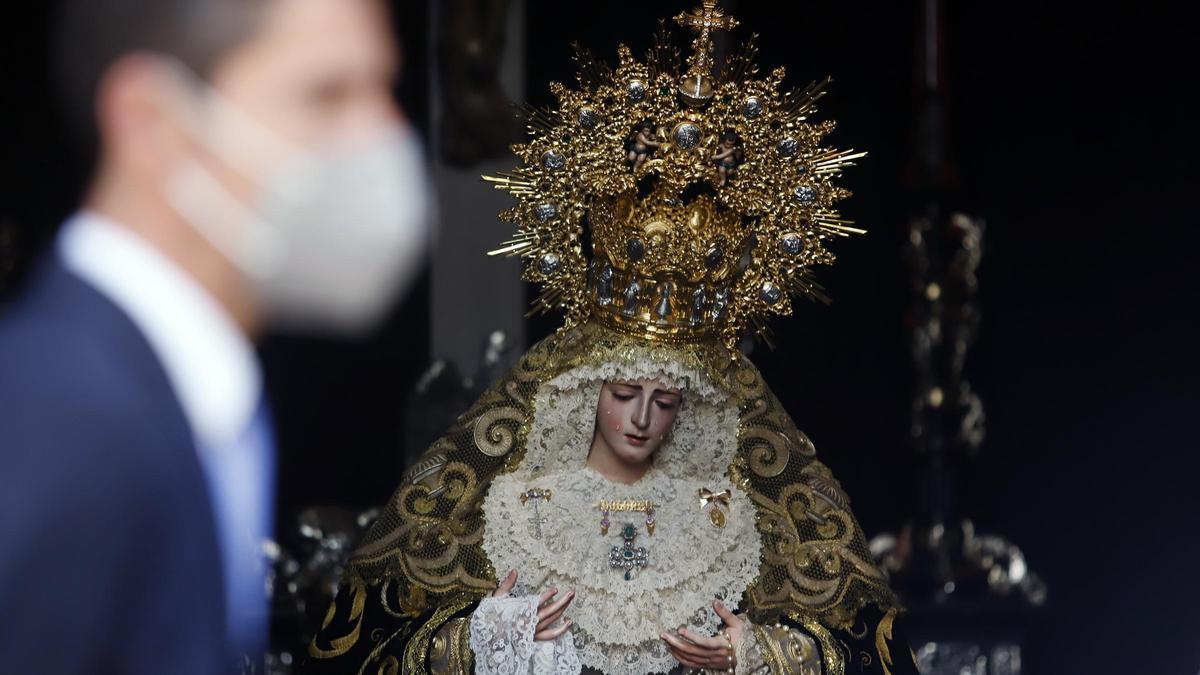 La Virgen de los Dolores Coronada.
