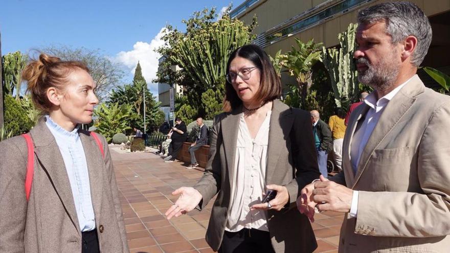 Isabel Pérez y José Bernal, ayer, en el Hospital Costa del Sol.