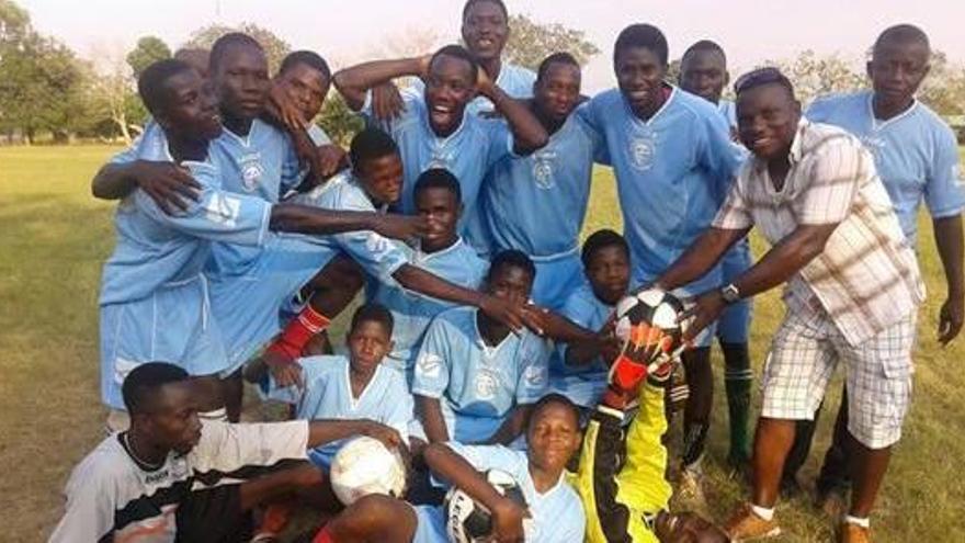 Ghana «suda» la camiseta solidaria del Malvarrosa CF