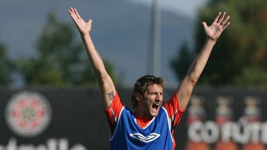 Rubén protesta durante un entrenamiento del equipo.