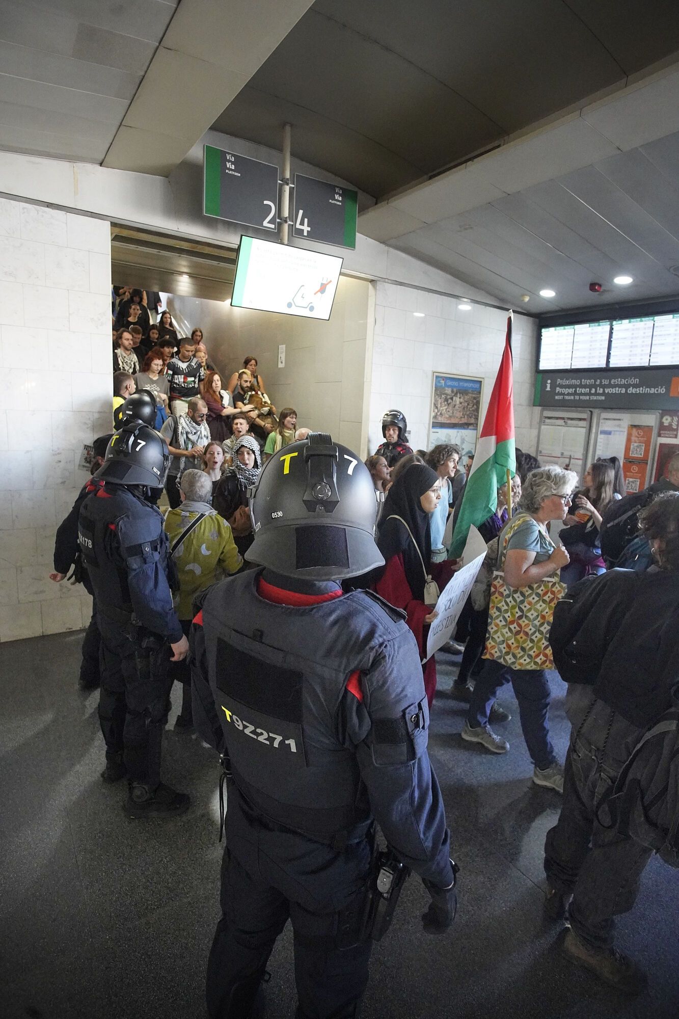 Girona estació tren convencional vies tallades manifestació propalestina intersindical