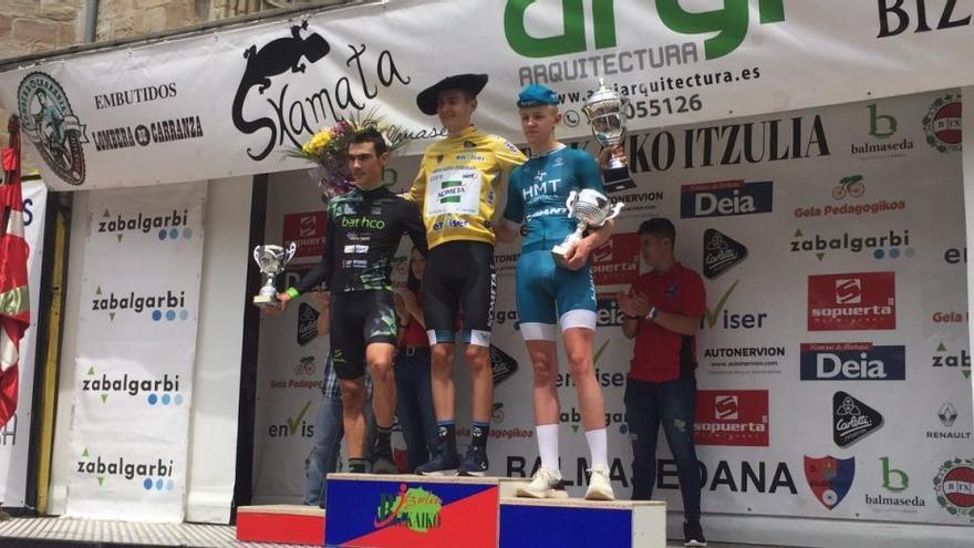 Juan Ayuso sube al podio como tercero en la XXV Bizkaiko Itzulia 2019