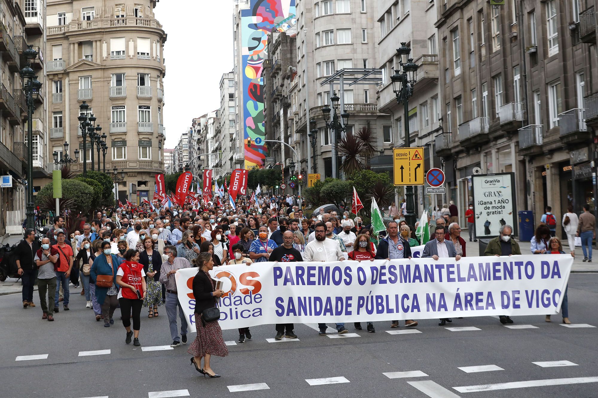 La multitudinaria protesta recorrió las principales arterias de Vigo