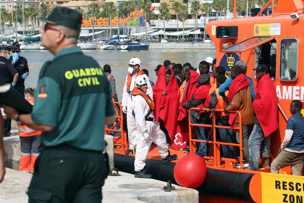 Una nueva embarcación, con 53 inmigrantes a bordo, es localizada y rescatada frente a la costa malagueña