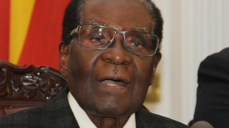 El partido de Mugabe someterá su continuidad a una moción de censura