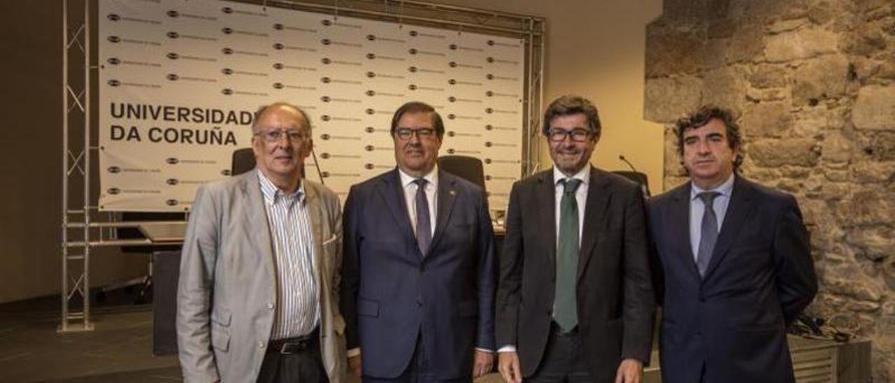Fernando González Laxe, Julio Abalde, Álvaro Rodríguez Dapena y Martín Fernández Prado, en la presentación del ‘Anuario de Estudios Marítimos’.