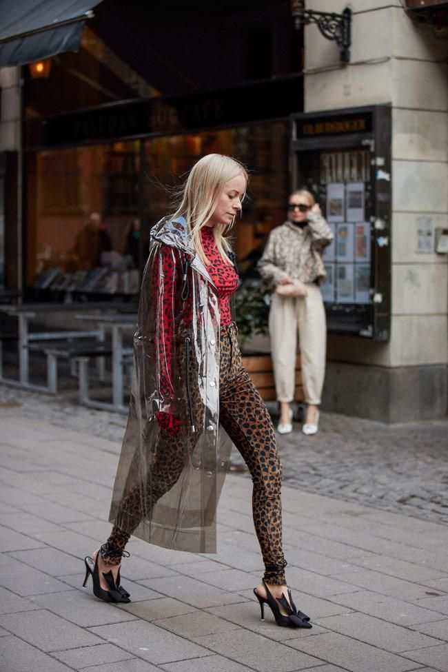 Impermeable transparente para los días de lluvia, visto en el 'street style' de Copenhague