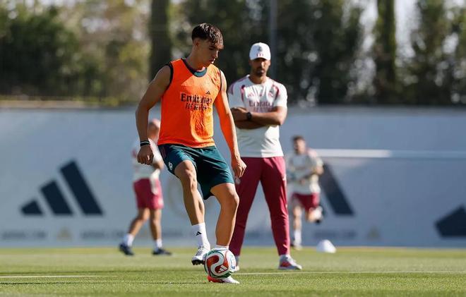 Espí ya se entrena a las órdenes de Mourinho