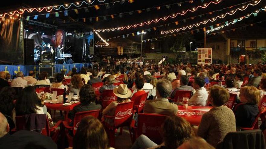 Imagen del numeroso público que acudió  al concierto.