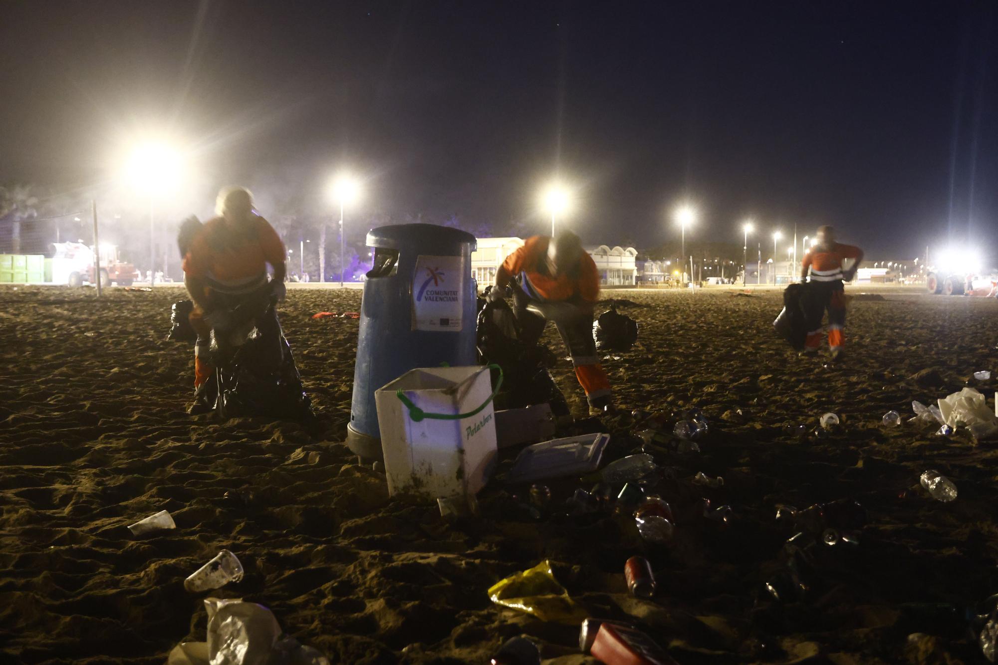 Así fue el desalojo y la limpieza tras la noche de San Juan