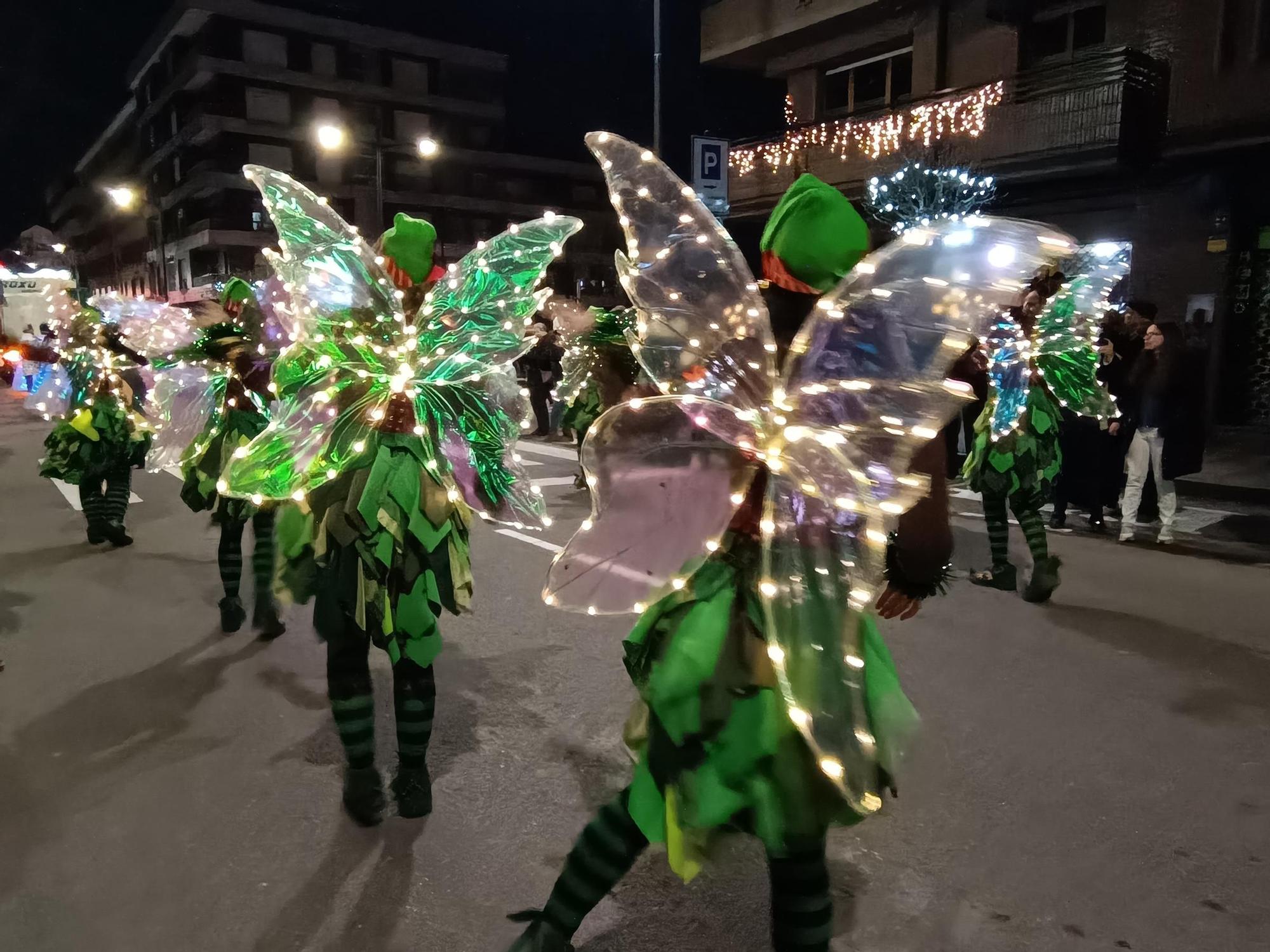 En imágenes: así fue la primera cabalgata de Papá Noel de El Berrón