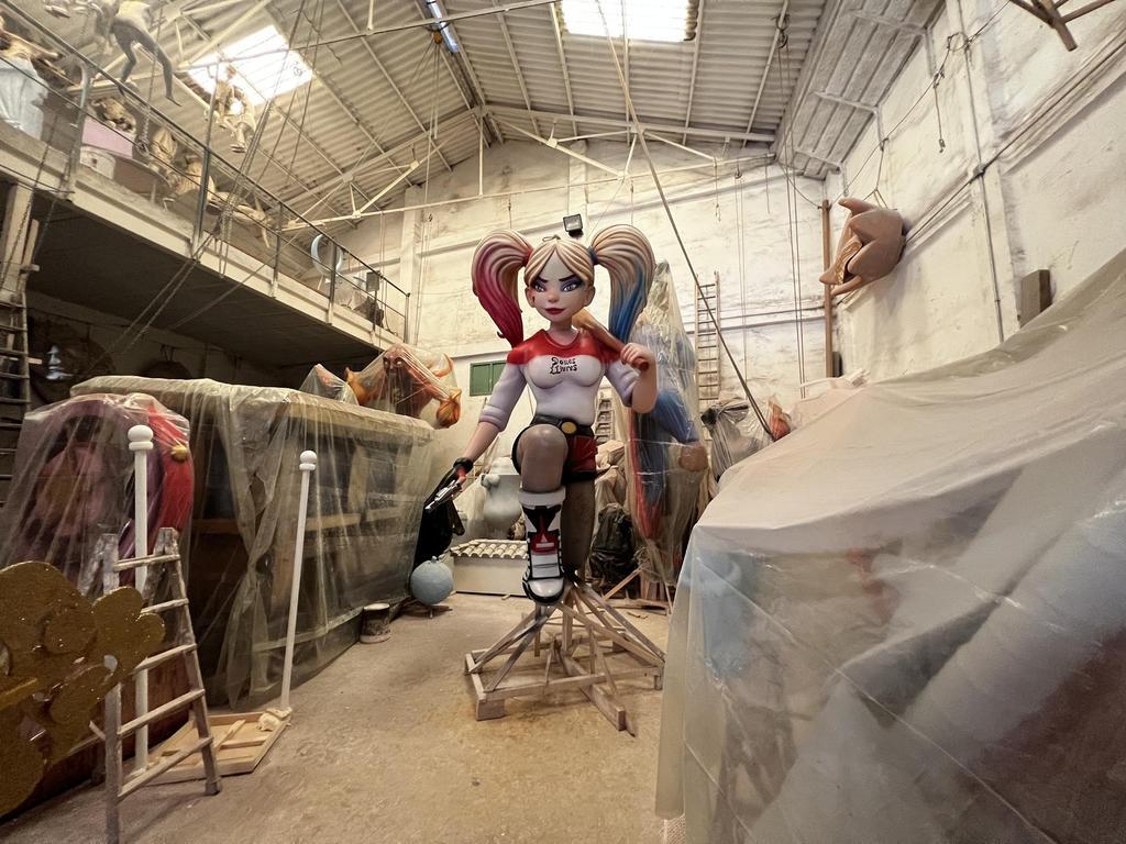 Taller de Ximo Esteve Mares, en la Ciudad Fallera de Valencia.