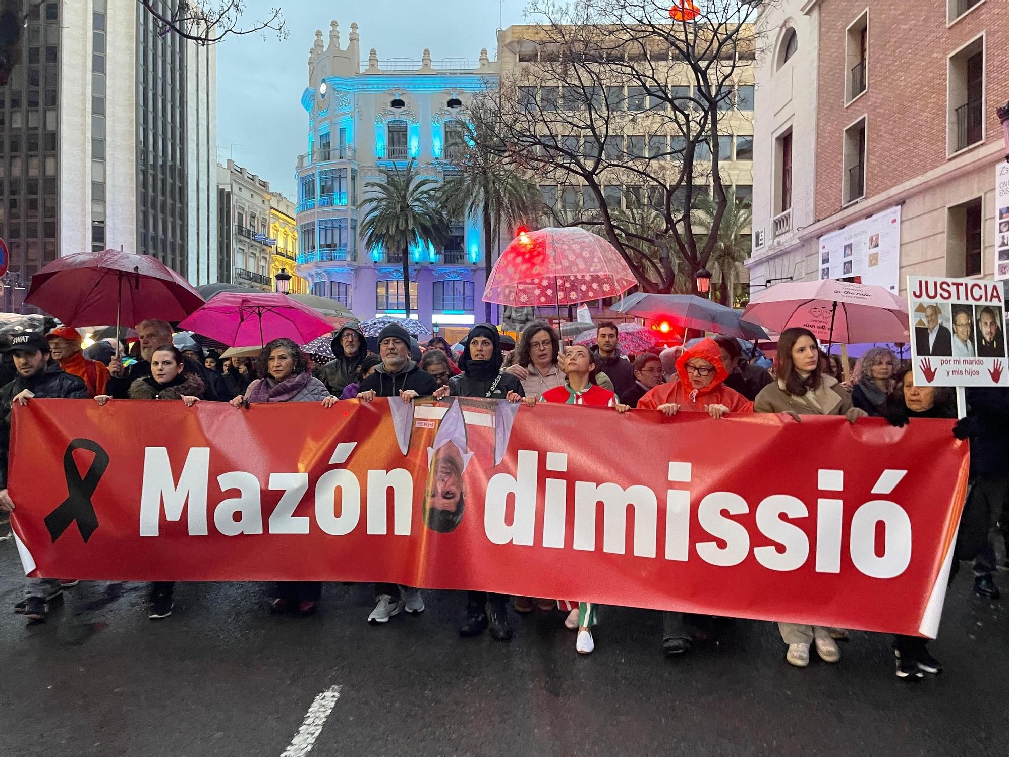 La cuarta manifestación contra Mazón por la gestión de la dana, en imágenes