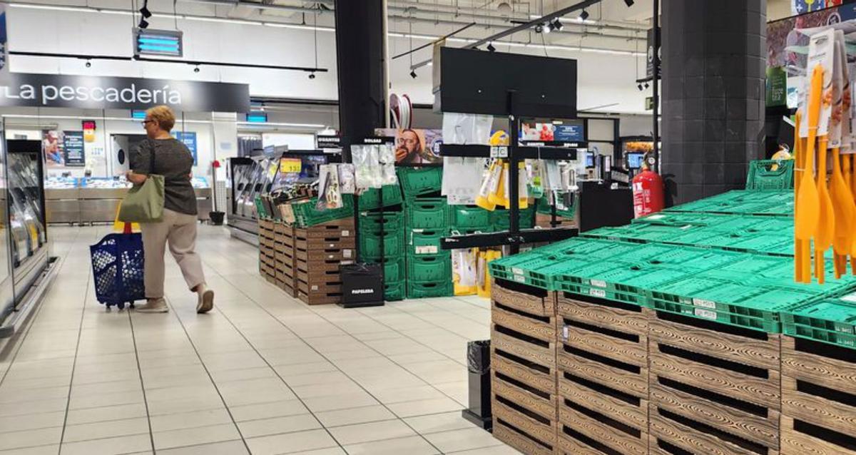 Un supermercado desabastecido. | J. Lores