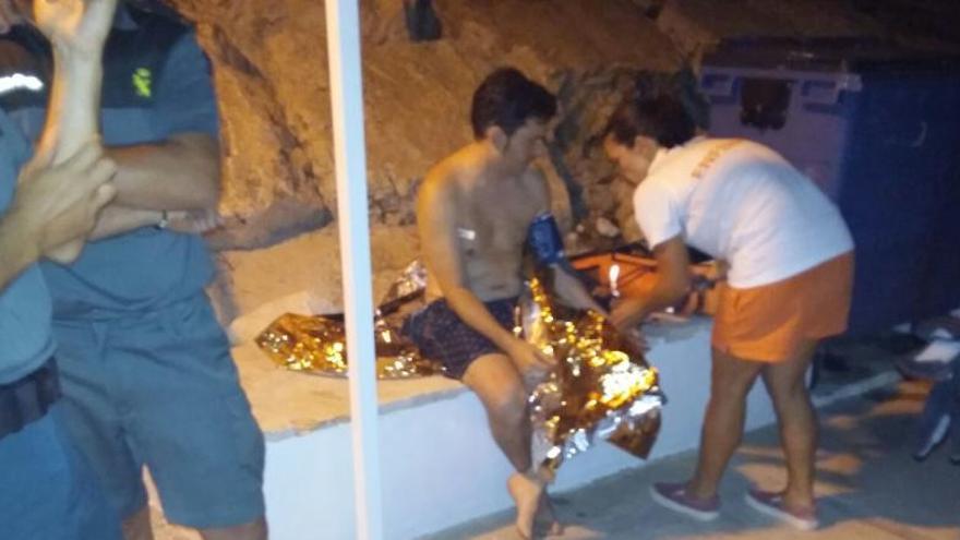 Rescatan a un joven tras pasar tres horas perdido en el mar en Benitatxell