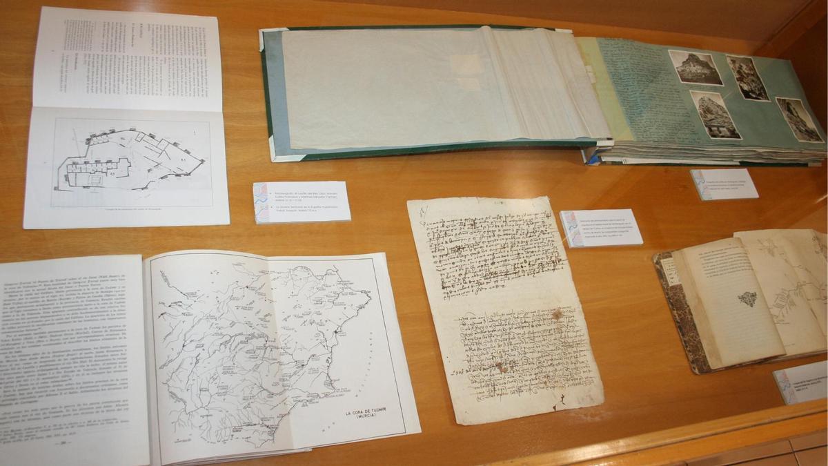 Parte de la muestra ‘El Legado Musulmán en el Reino de Murcia: Siglos X Y XI’ en el Archivo Municipal de Murcia.