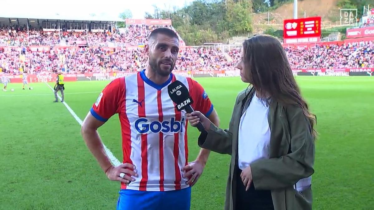 ¡Rajada monumental de David López contra el árbitro en el descanso! El jugador del Girona no se cortó un pelo...