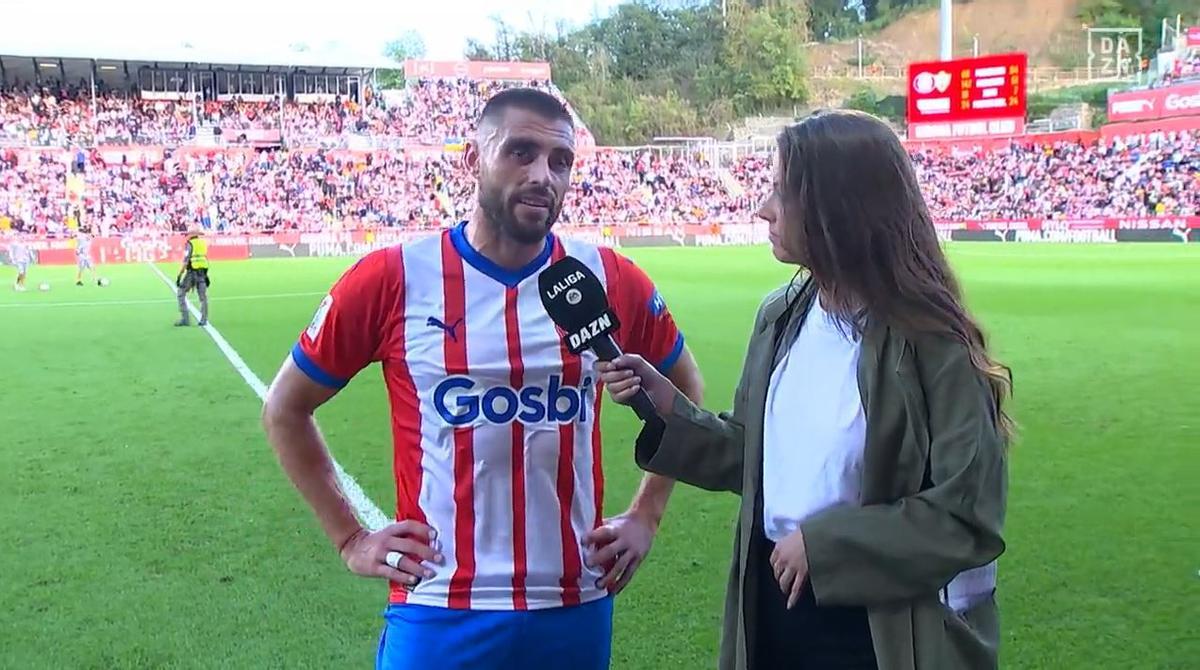 ¡Rajada monumental de David López contra el árbitro en el descanso! El jugador del Girona no se cortó un pelo...