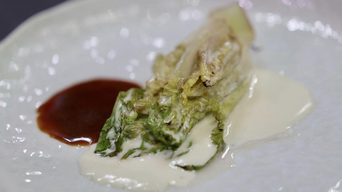 La versión del 'lletugat', plato medieval, que ha hecho Javier Martínez, chef de Castell Peralada Restaurant en el Gastronòmic Fòrum Barcelona, este martes.