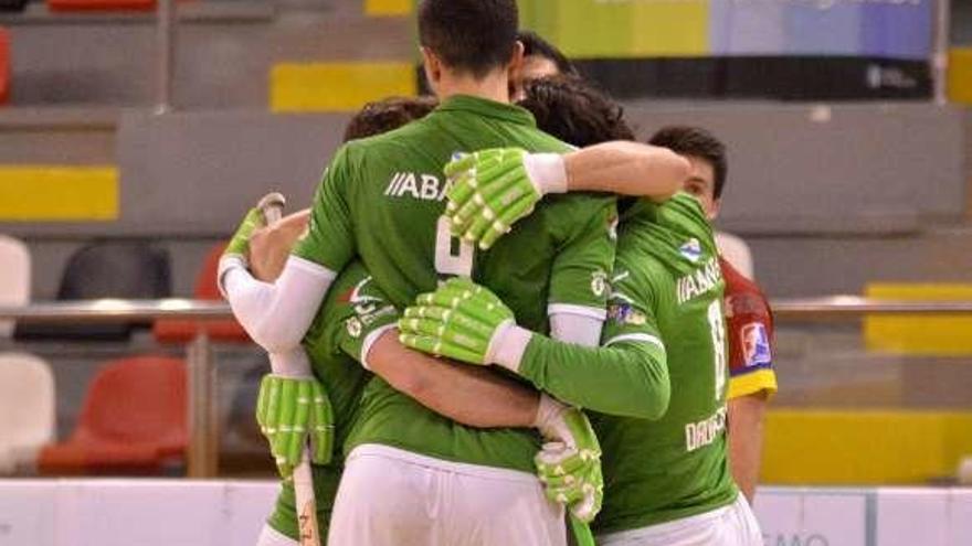 Los liceístas celebran un gol en el partido ante el Alcoy.