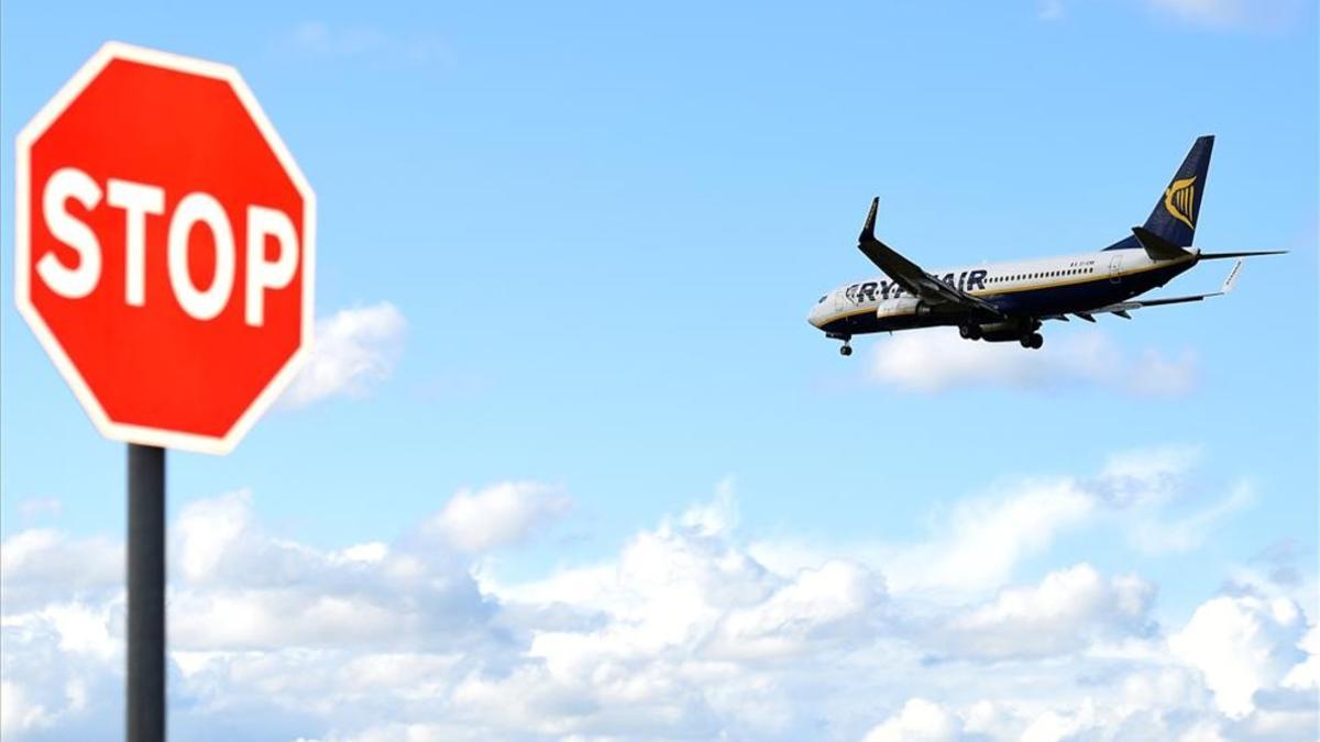 Un avión de Ryanair en el aeropuerto de Dublín, Irlanda.