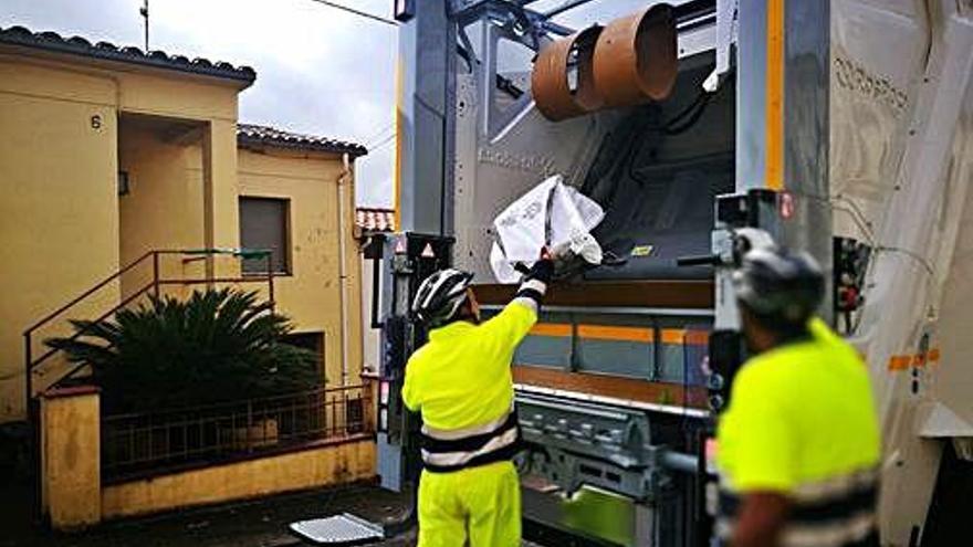 Un moment de la recollida selectiva, en una localitat catalana.