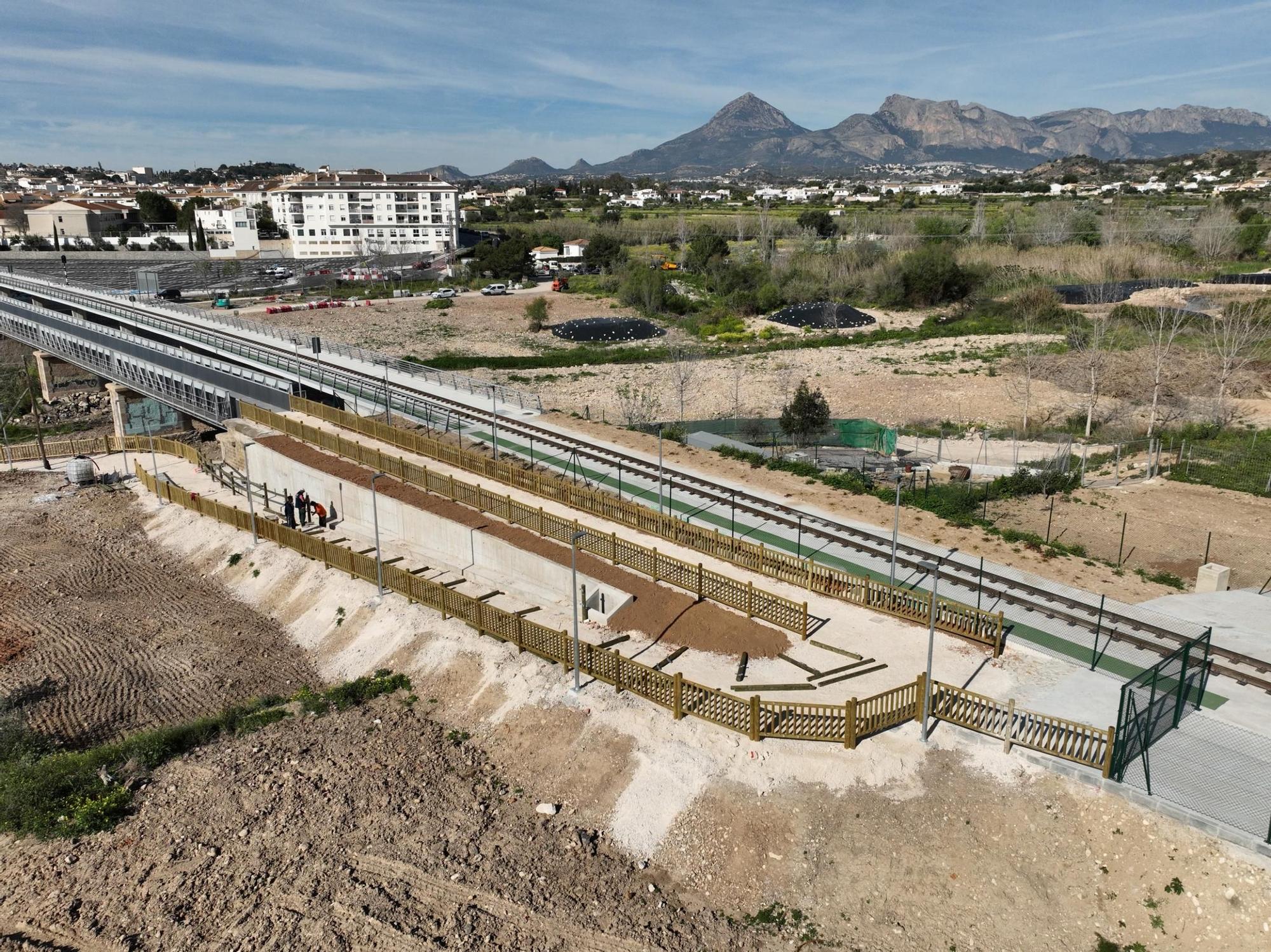 Así es la nueva pasarela peatonal del viaducto sobre el río Algar de Altea