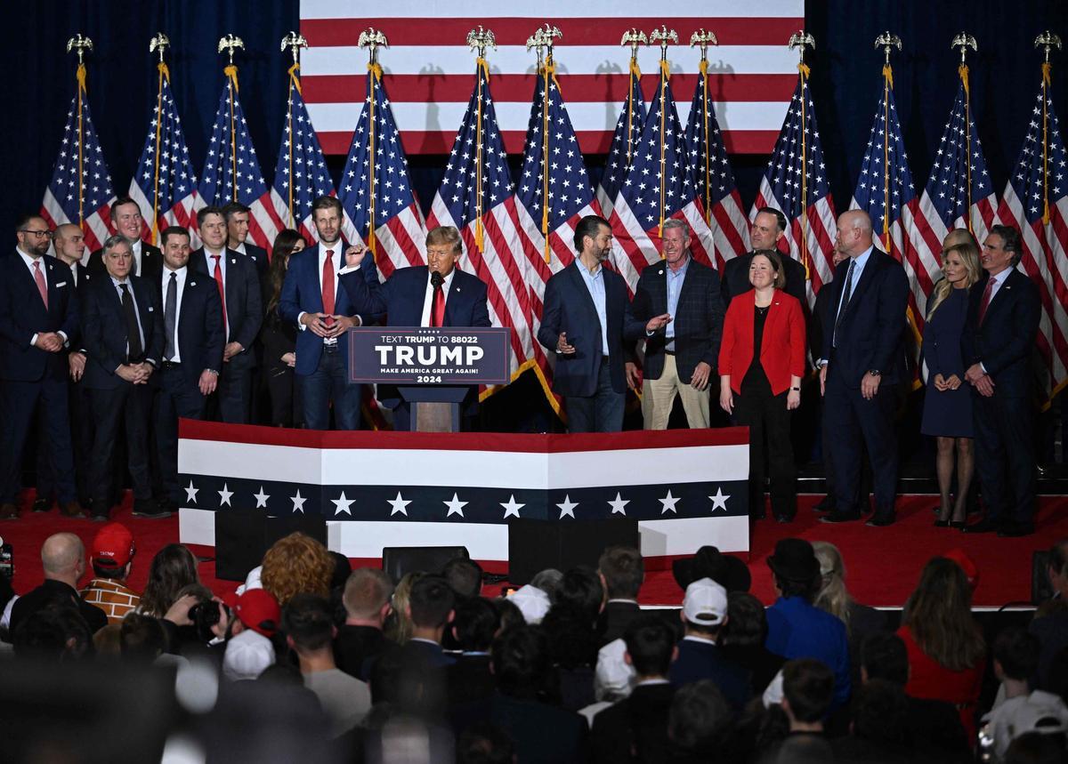 Trump arrasa en los caucus de Iowa