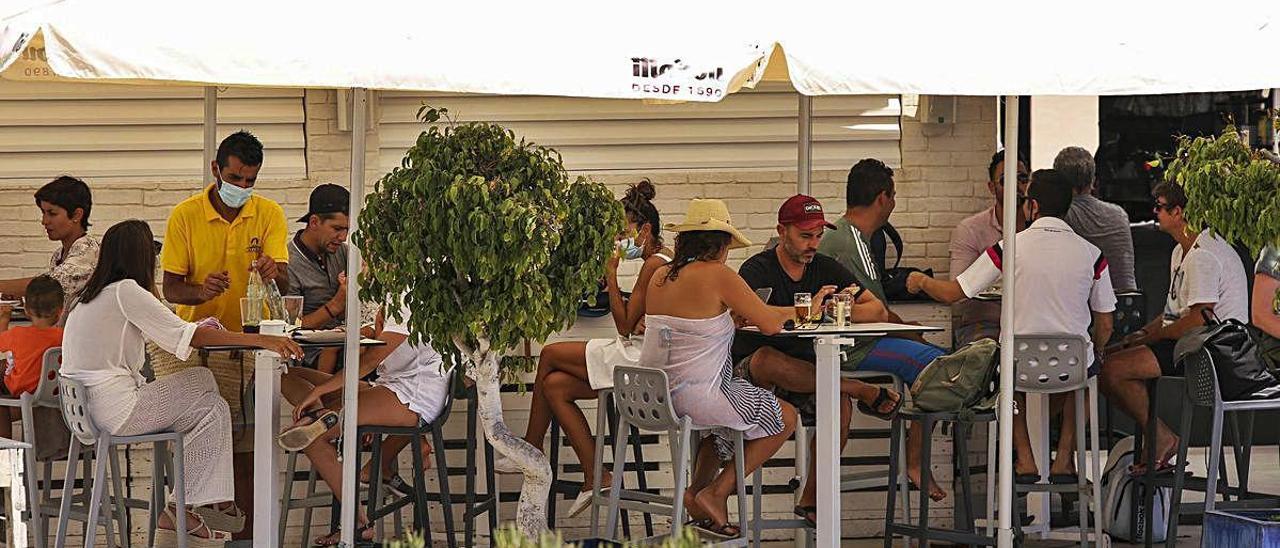 Terraza en la zona de la Playa de San Juan en Alicante.