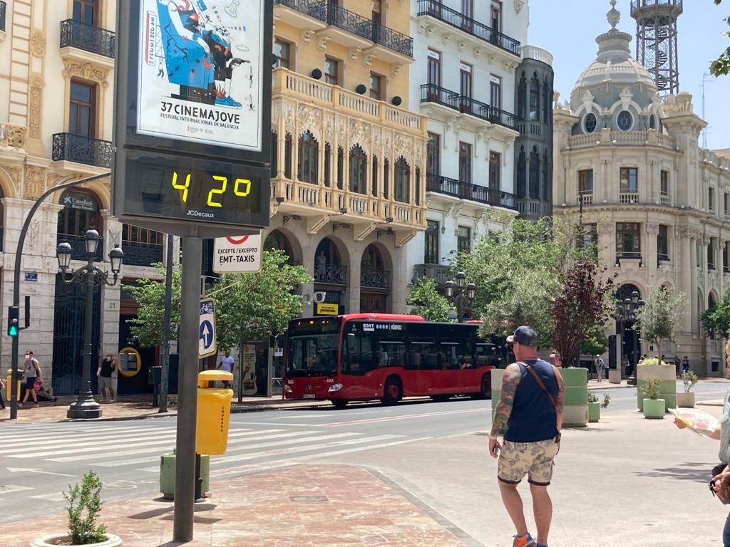 València se achicharra a 43 grados en el día más tórrido de la ola de calor