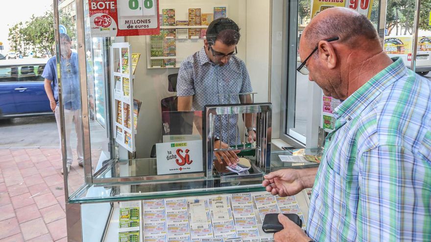 El cupón Fin de Semana de la ONCE deja dos millones de euros en tres puntos Elche y Santa Pola