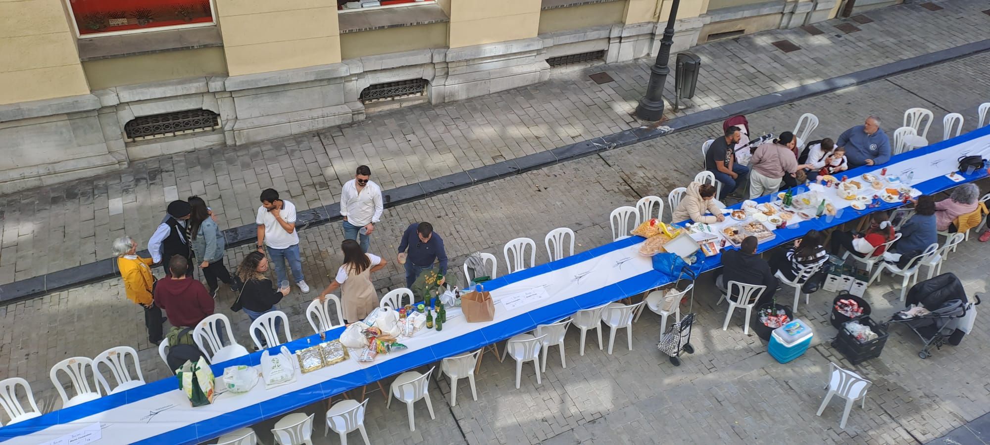 EN IMAGENES: La multitudinaria Comida en la Calle de Avilés