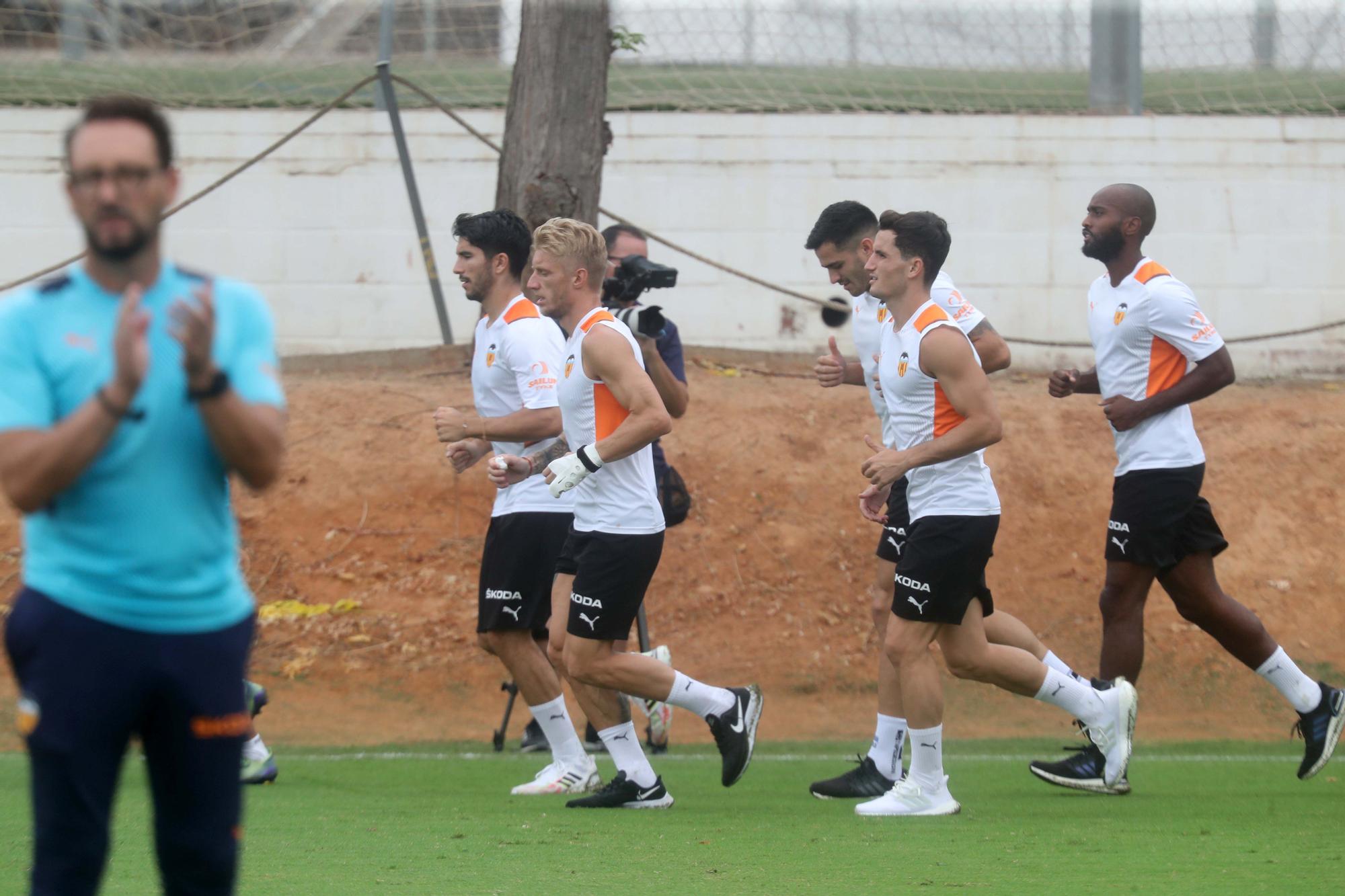 Entrenamiento en dos grupos para el Valencia CF