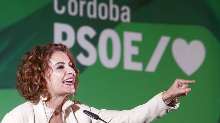 Montero pide al PP que apoye a Sánchez en la guerra de los aranceles y rompa con Vox