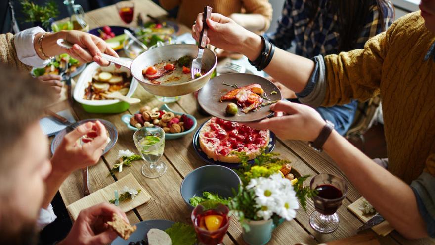 Familia reunida para cenar