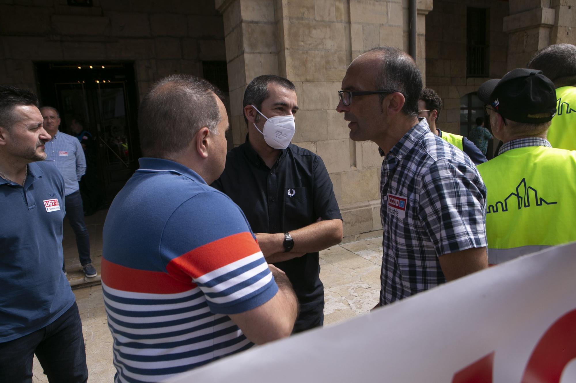 Los trabajadores de Saint-Gobain salen a la calle para frenar los despidos en Avilés