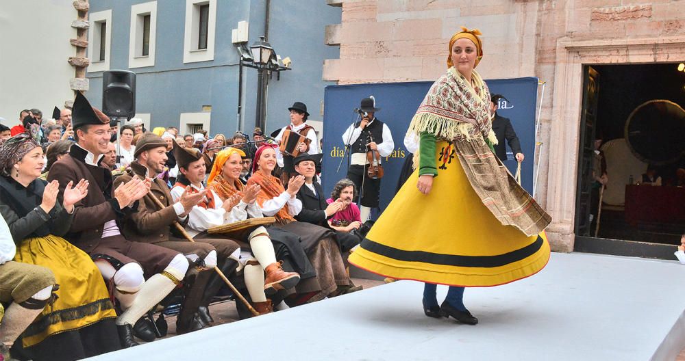 Concursu y Muestra de Traxes Tradicionales en Grado