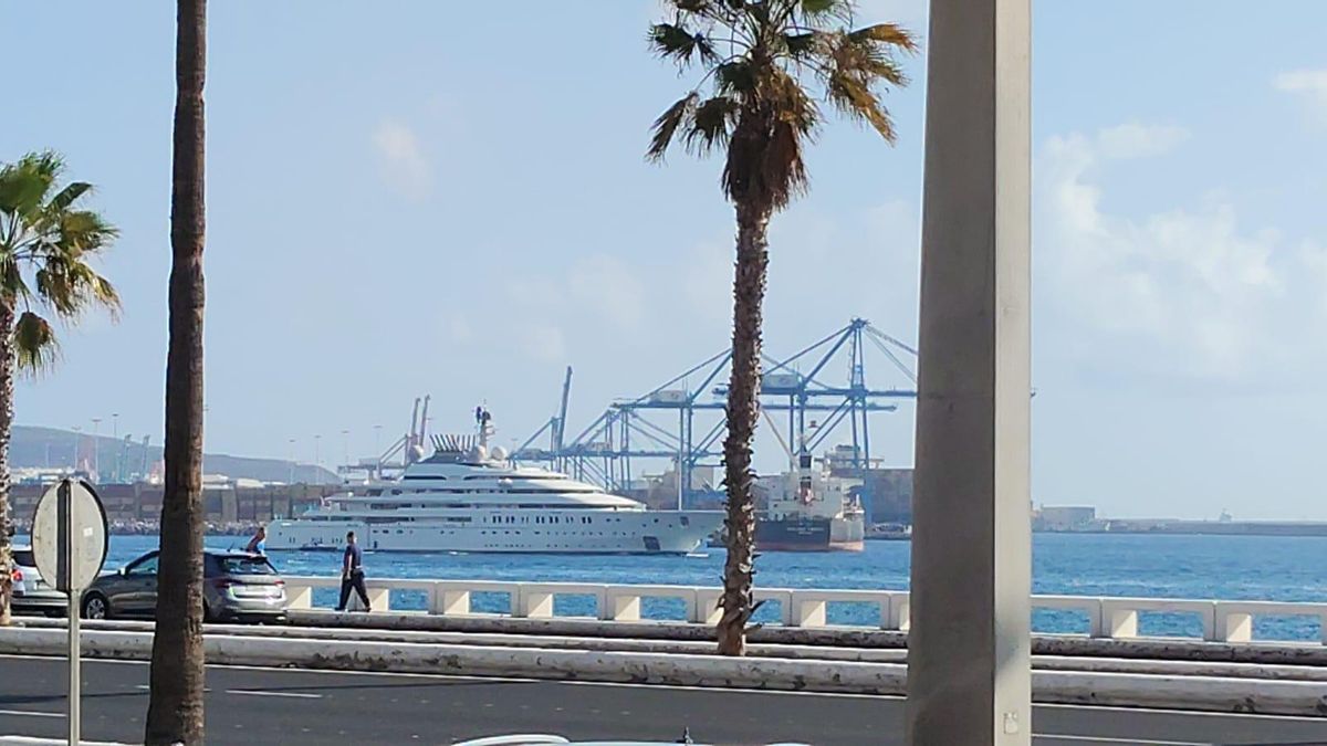 El yate Opera en el Puerto de Las Palmas.