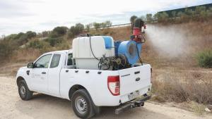 Fumigaciones en Coria del Río (Sevilla), donde se han detectado el mayor número de casos este año.