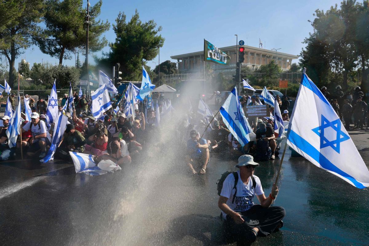 Las protestas masivas continúan en Israel por la reforma judicial