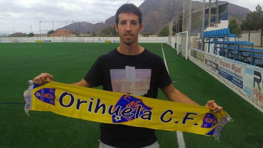 El defensa Óscar Amat llega al Orihuela procedente de La Roda de Segunda B