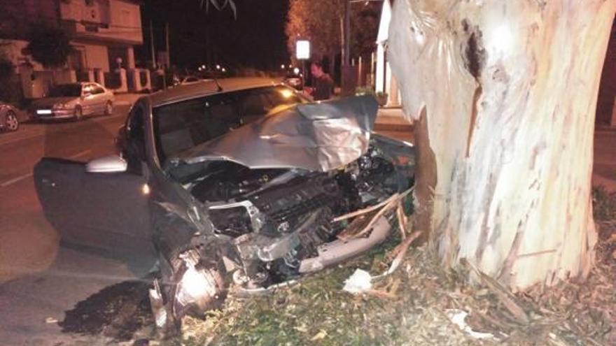 Una colisión entre dos coches deja a cinco jóvenes heridos