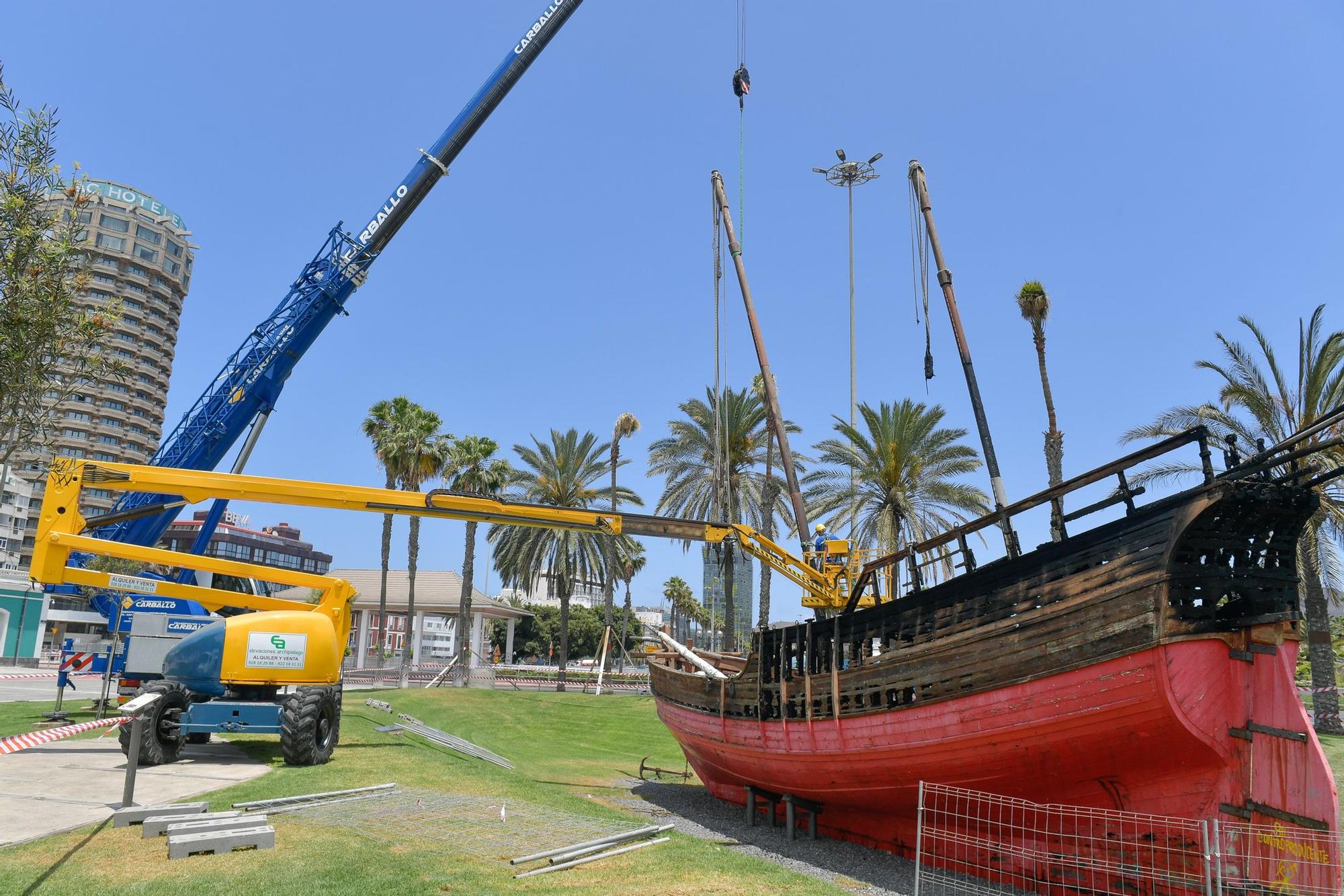 Arde la réplica de 'La Niña' en el Parque de Santa Catalina