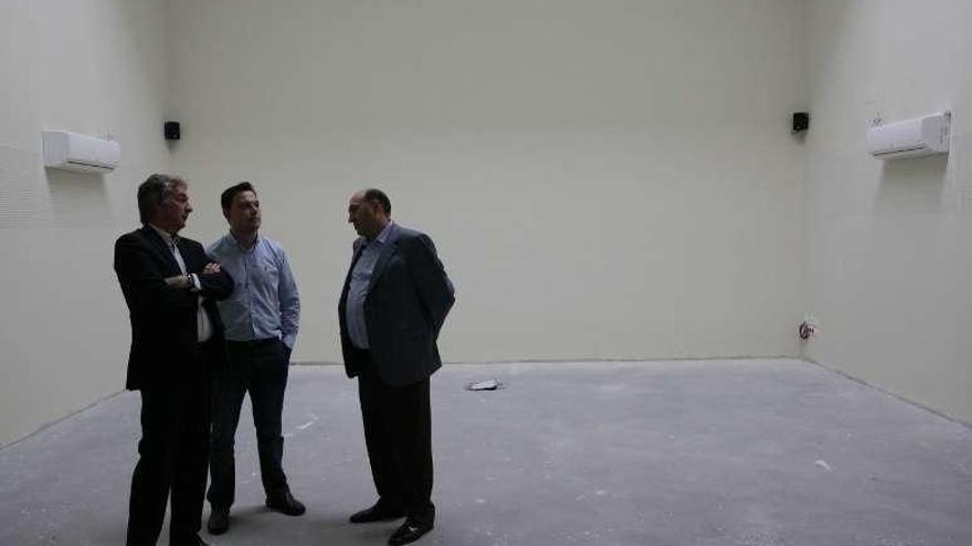 Visita de Rogelio Martínez a la residencia de Cabeza de Vaca . // FDV