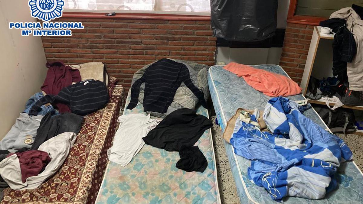 Quatre detinguts per esclavitzar 20 persones en locals de menjar ràpid a Barcelona