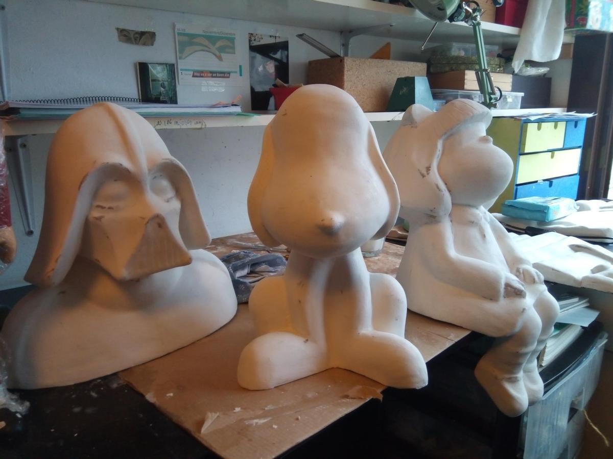 Antía Ferrer Lendoyro, artesana del papel y cartón piedra